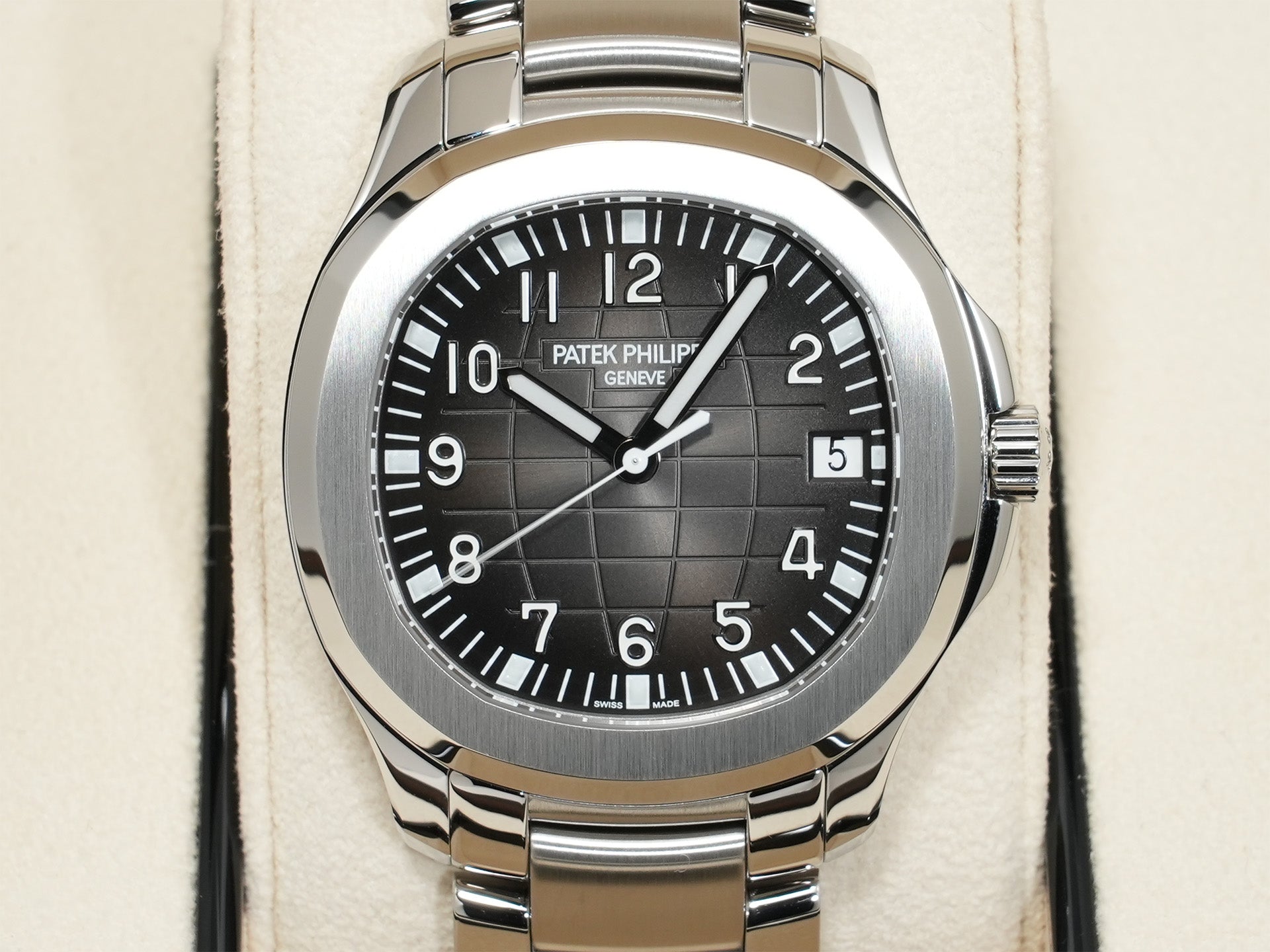 パテックフィリップ アクアノート Ref.5167A-001 ステンレススチール ブラック文字盤 未使用 7up8r5sz