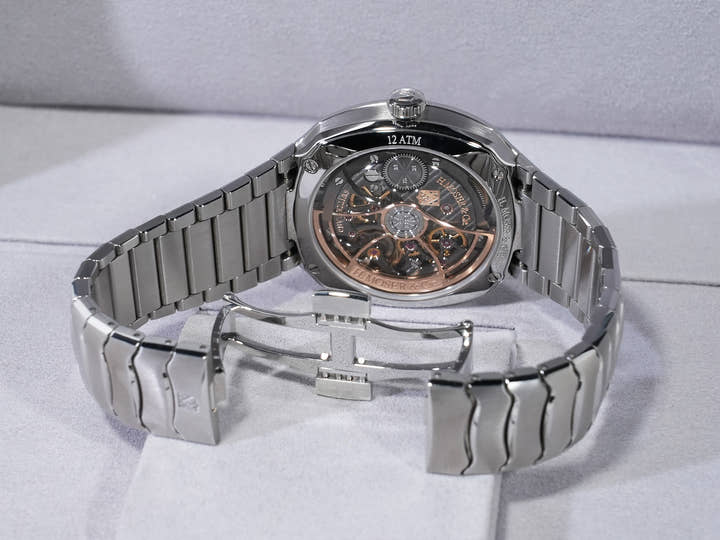 H. Moser Streamliner Centre Seconds Ref. 6201-1200 Stainless Steel Matrix Green Fumé Dial Excellent Condition 848ba732