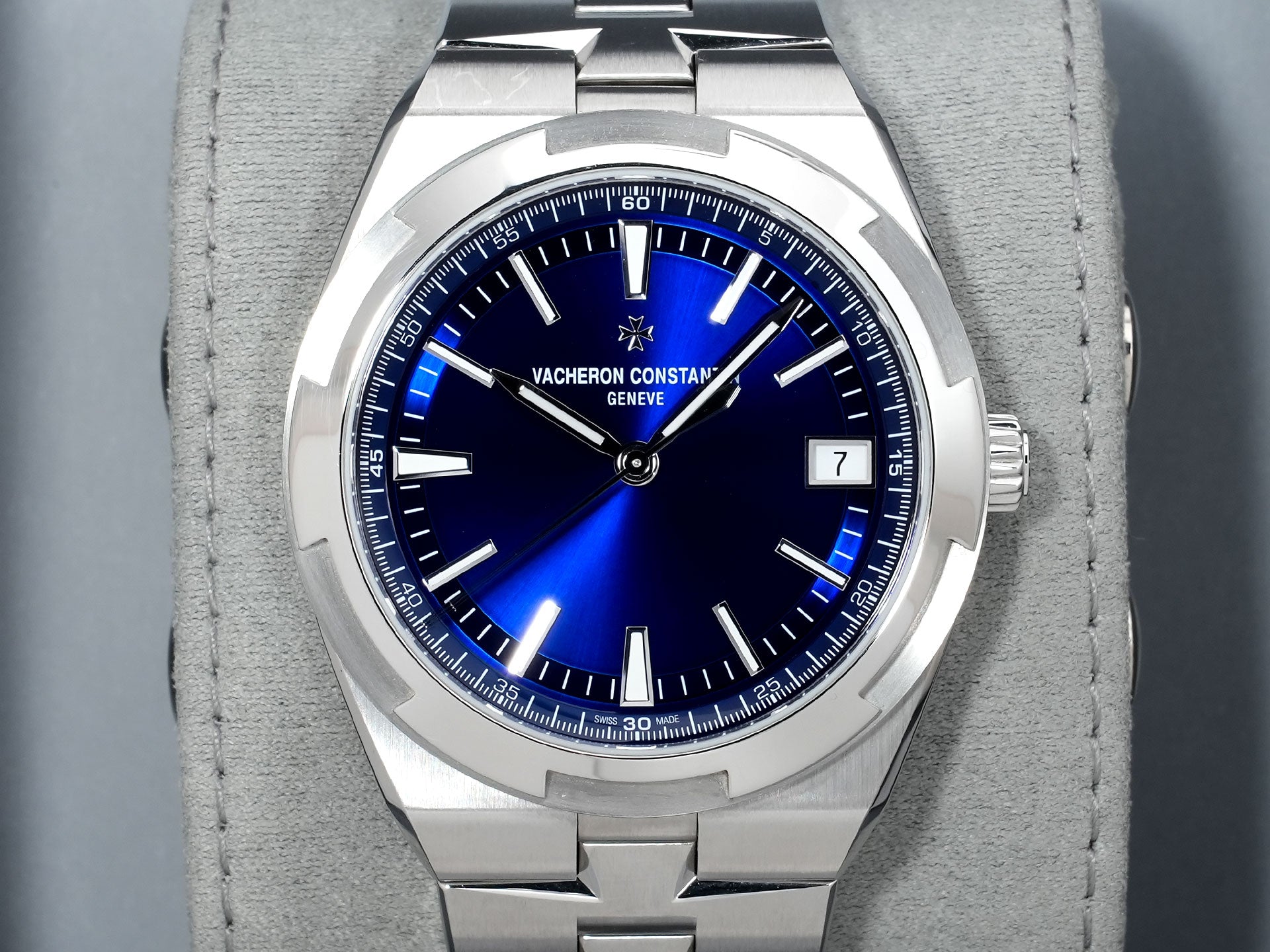 ヴァシュロンコンスタンタン オーヴァーシーズ オートマティック Ref.4520V/210A-B128 ステンレススチール ブルー文字盤 中古 bbfeb5fq