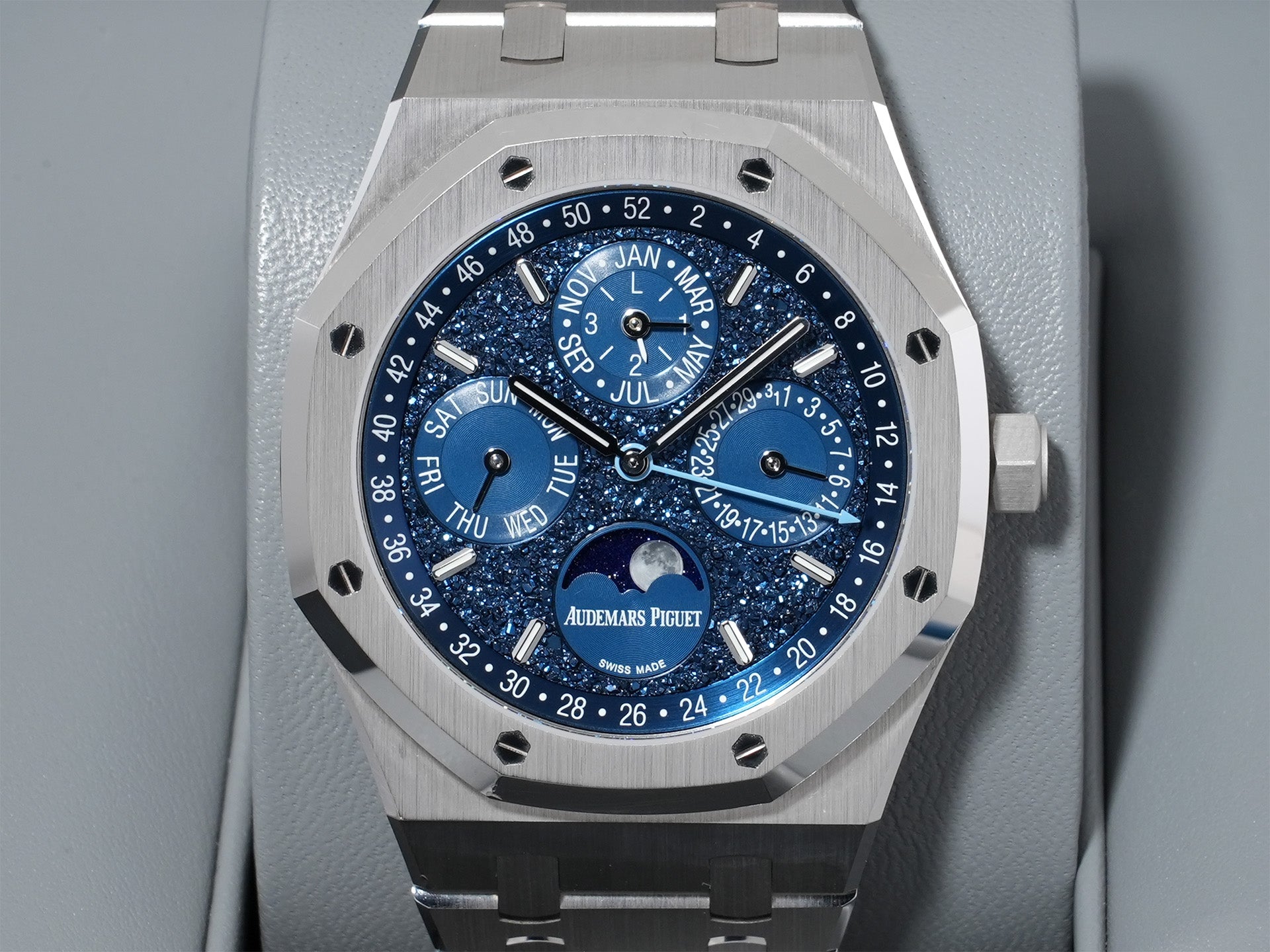 オーデマピゲ ロイヤルオーク パーペチュアルカレンダー “ジョン メイヤー” Ref.26574BC.OO.1220BC.02 ホワイトゴールド ブルー文字盤 美中古 zu7767bm