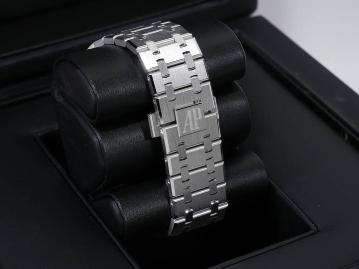 オーデマピゲ ロイヤルオーク クロノグラフ Ref.26239BC.OO.1220BC.01 ホワイトゴールド ブルー文字盤 中古 axbugchj