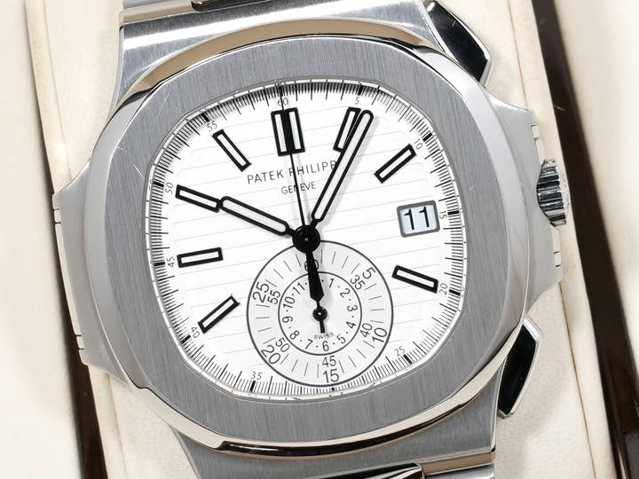 パテックフィリップ ノーチラス クロノグラフ Ref.5980/1A-019 ステンレススチール ホワイト文字盤 中古 a4y5qm3e