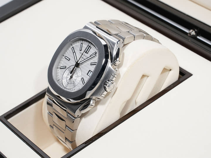 パテックフィリップ ノーチラス クロノグラフ Ref.5980/1A-019 ステンレススチール ホワイト文字盤 中古 a4y5qm3e