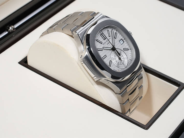 パテックフィリップ ノーチラス クロノグラフ Ref.5980/1A-019 ステンレススチール ホワイト文字盤 中古 a4y5qm3e