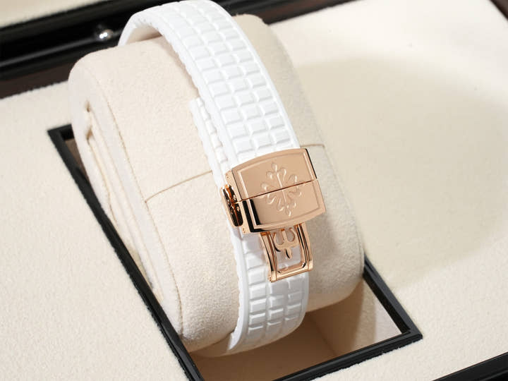 Patek Philippe Aquanaut Ref. 5268/200R-001 Rose Gold White Dial Excellent Condition ib4pfqmv