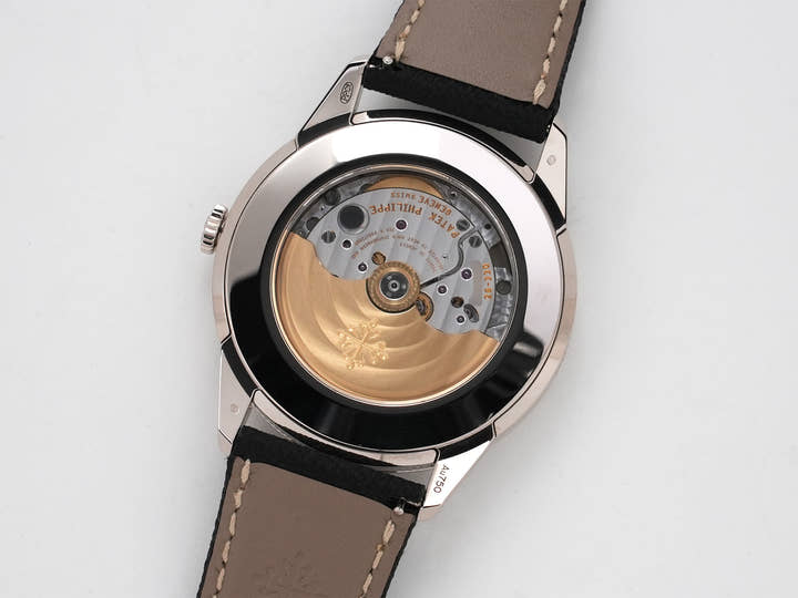 パテックフィリップ カラトラバ Ref.5226G-001 ホワイトゴールド ブラックグラデーションのテクスチャード ラック アントラサイト文字盤 中古 x2wrb2zm