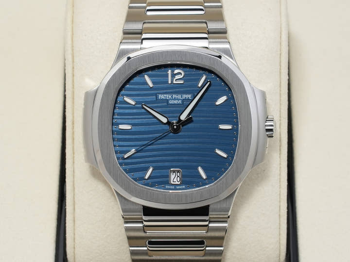 Patek Philippe Nautilus Ref. 7118/1A-001 Stainless Steel Blue Dial Unused 32v8c59t