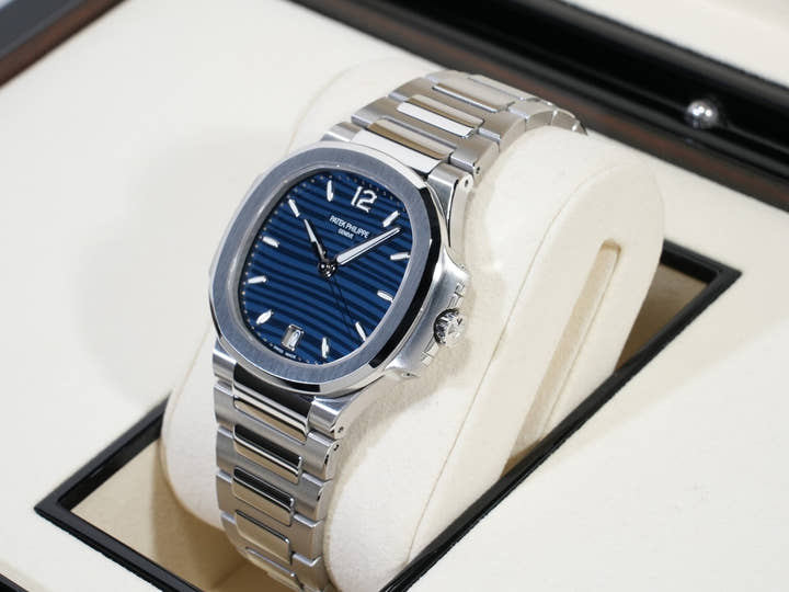 Patek Philippe Nautilus Ref. 7118/1A-001 Stainless Steel Blue Dial Unused 32v8c59t