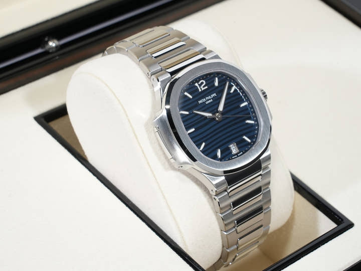 Patek Philippe Nautilus Ref. 7118/1A-001 Stainless Steel Blue Dial Unused 32v8c59t