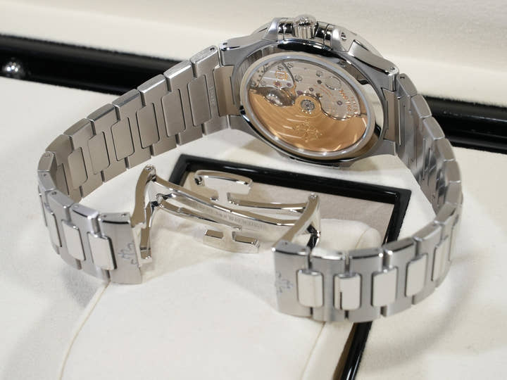 Patek Philippe Nautilus Ref. 7118/1A-001 Stainless Steel Blue Dial Unused 32v8c59t