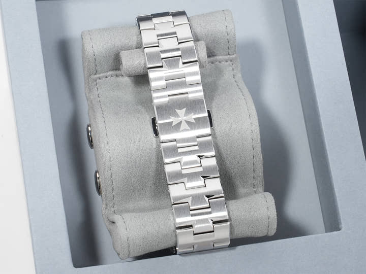 ヴァシュロンコンスタンタン オーヴァーシーズ オートマティック Ref.4520V/210A-B128 ステンレススチール ブルー文字盤 未使用 45fwkmfa