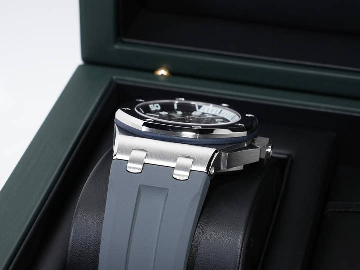 オーデマピゲ ロイヤルオーク オフショア ダイバー Ref.15720ST.OO.A009CA.01 ステンレススチール グレー文字盤 美品 g882pkfp