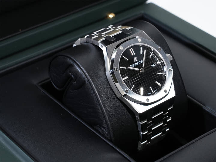 Audemars Piguet Royal Oak Quartz Ref.67650ST.OO.1261ST.01-A Stainless Steel Black Dial Unused hs9d2peq