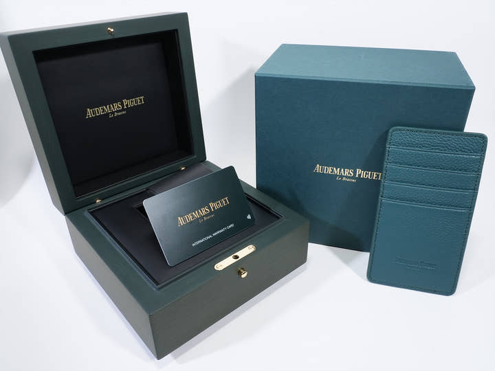 Audemars Piguet Royal Oak Quartz Ref.67650ST.OO.1261ST.01-A Stainless Steel Black Dial Unused hs9d2peq