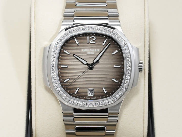 Patek Philippe Nautilus Ref. 7118/1200A-011 Stainless Steel Gray Opaline Dial Unused ot7h2q23
