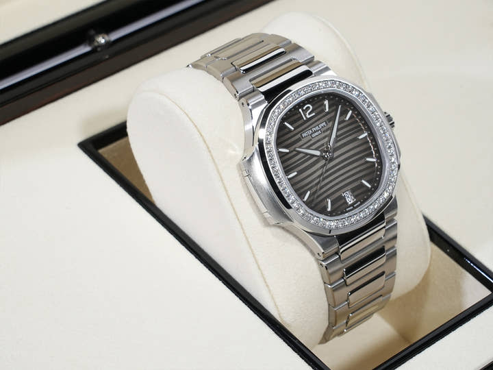 Patek Philippe Nautilus Ref. 7118/1200A-011 Stainless Steel Gray Opaline Dial Unused ot7h2q23