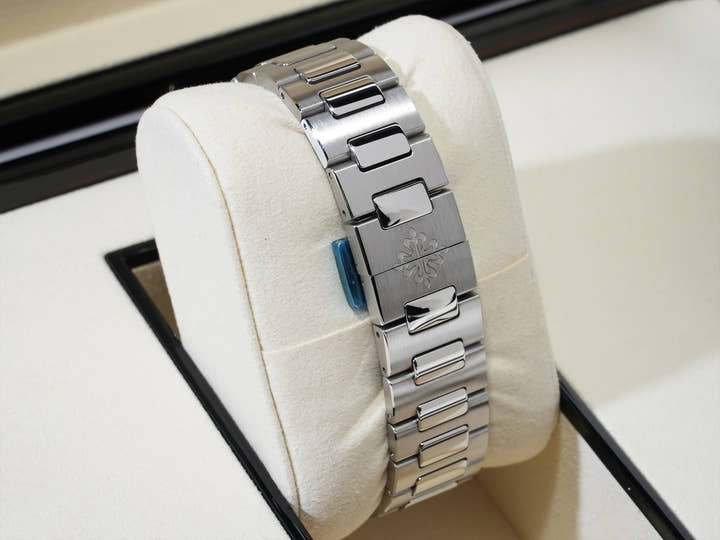 Patek Philippe Nautilus Ref. 7118/1200A-011 Stainless Steel Gray Opaline Dial Unused ot7h2q23