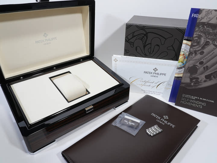 Patek Philippe Nautilus Ref. 7118/1200A-011 Stainless Steel Gray Opaline Dial Unused ot7h2q23