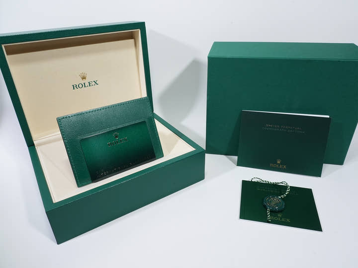 ロレックス デイトナ Ref.126508 イエローゴールド グリーン文字盤 未使用 tx9xaa4v