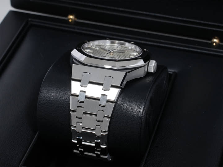 Audemars Piguet Royal Oak Ref.15450ST.OO.1256ST.01 Stainless Steel Silver Dial Excellent Condition 3bzmjgaa