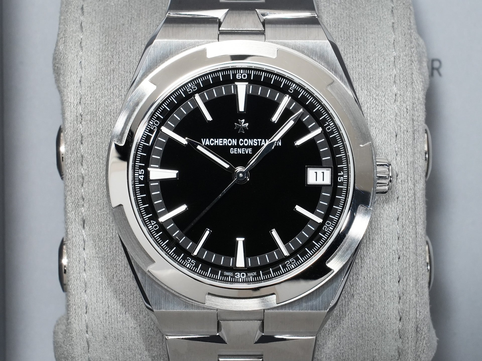 ヴァシュロンコンスタンタン オーヴァーシーズ オートマティック Ref.4520V/210A-B483 ステンレススチール ブラック文字盤 美中古 grz3z5eh