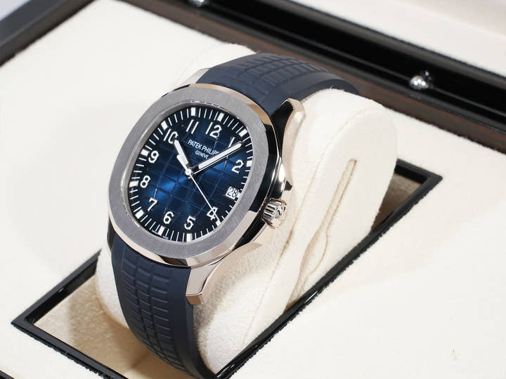 Patek Philippe Aquanaut Ref. 5168G-001 White Gold Midnight Blue Dial Unused 8itqvngd