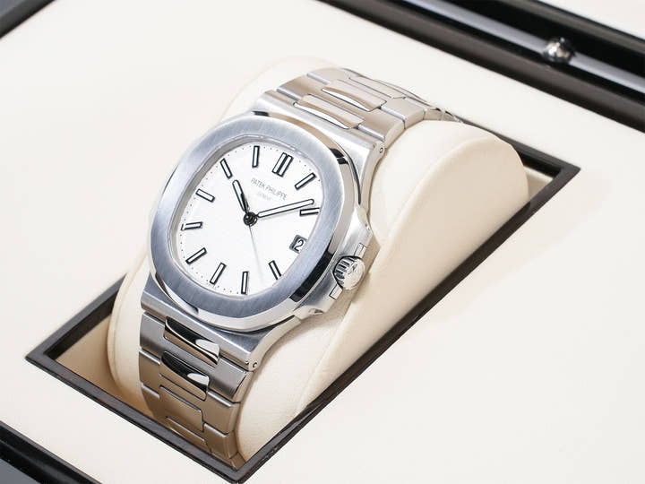 Patek Philippe Nautilus Ref. 5711/1A-011 Stainless Steel White Dial Used dwyfzfgc