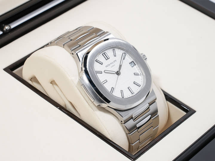 Patek Philippe Nautilus Ref. 5711/1A-011 Stainless Steel White Dial Used dwyfzfgc