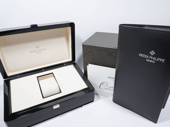 Patek Philippe Nautilus Ref. 5711/1A-011 Stainless Steel White Dial Used dwyfzfgc