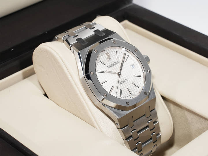 オーデマピゲ ロイヤルオーク Ref.15300ST.OO.1220ST.01 ステンレススチール シルバー文字盤 中古 oas89qg4