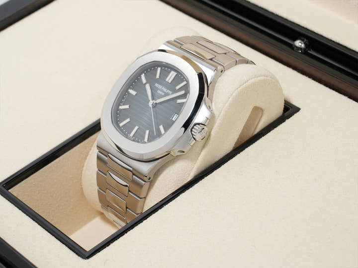 Patek Philippe Nautilus Ref. 5711/1A-010 Stainless Steel Blue Dial Excellent Used Condition ae4vo2rc