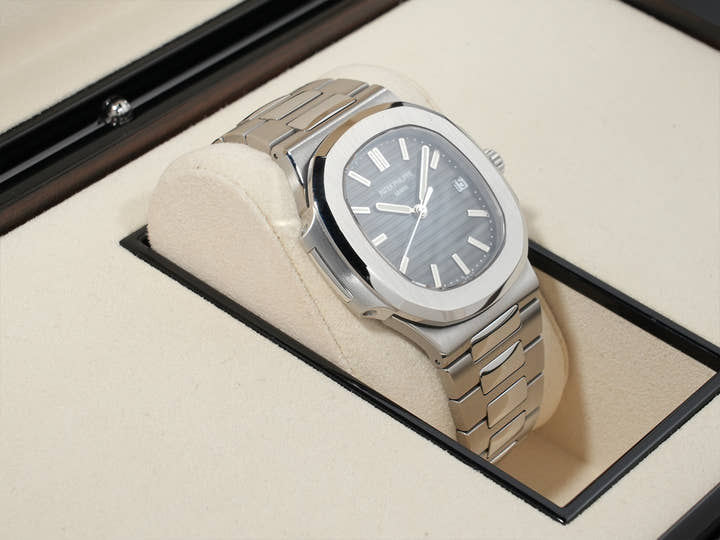 Patek Philippe Nautilus Ref. 5711/1A-010 Stainless Steel Blue Dial Excellent Used Condition ae4vo2rc
