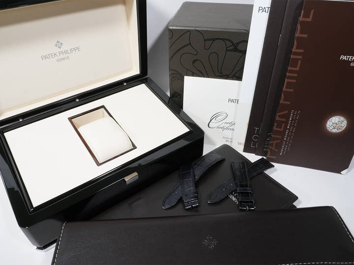 Patek Philippe Calatrava Ref. 5119G-001 White Gold White Dial Used qgg2t38c