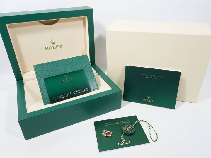 ROLEX Day-Date 40 Ref.228235NG Everose Gold Diamond White Mother-of-Pearl Dial Unused hksxdao6