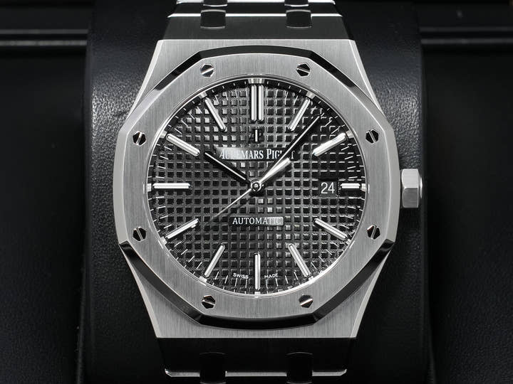Audemars Piguet Royal Oak Ref.15400ST.OO.1220ST.01.A Stainless Steel Black Dial Excellent Condition kctu6g43