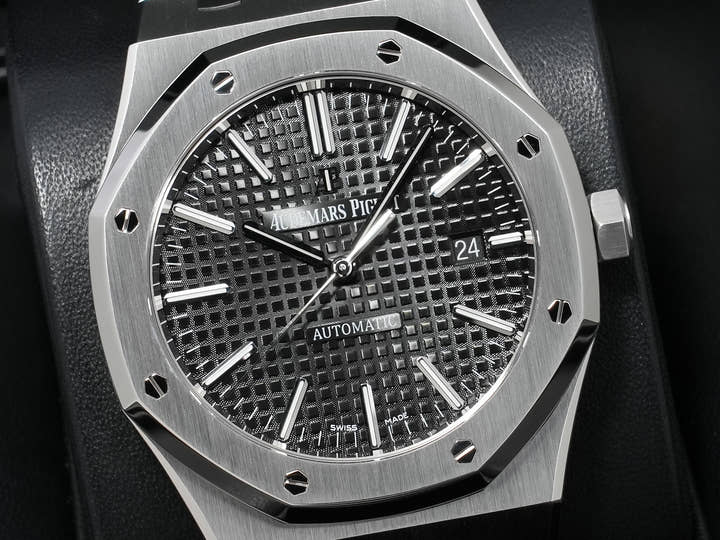 Audemars Piguet Royal Oak Ref.15400ST.OO.1220ST.01.A Stainless Steel Black Dial Excellent Condition kctu6g43