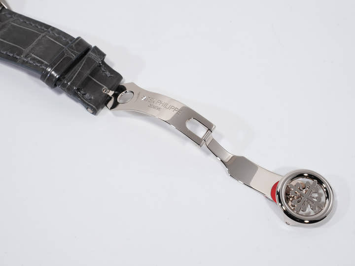 パテックフィリップ アニュアルカレンダー レギュレーター Ref.5235G-001 ホワイトゴールド シルバー文字盤 未使用 vor38pnk