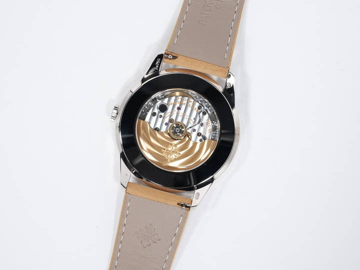 Patek Philippe Calatrava Ref. 5226G-001 White Gold Black Gradated Textured Lacquered Anthracite Dial Unused ntrr5sx6