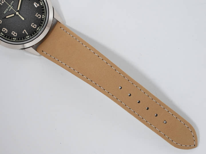 Patek Philippe Calatrava Ref. 5226G-001 White Gold Black Gradated Textured Lacquered Anthracite Dial Unused ntrr5sx6