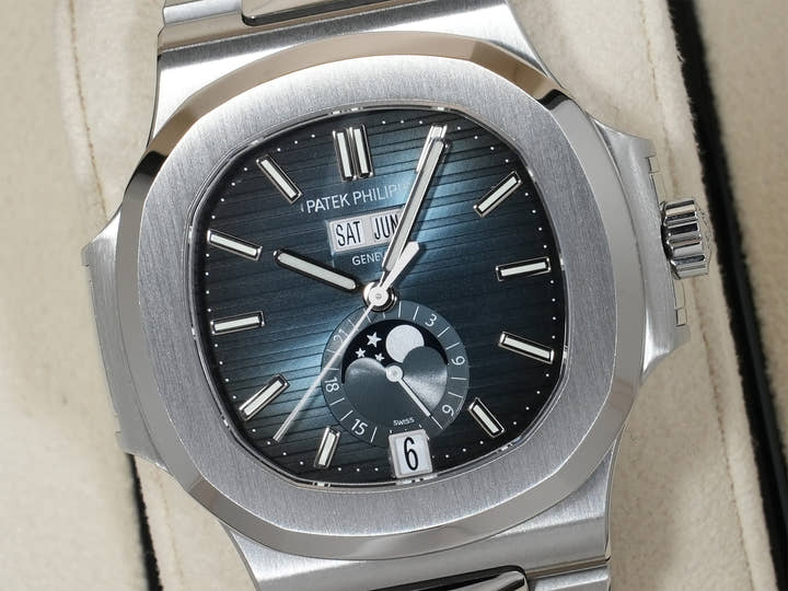 Patek Philippe Nautilus Annual Calendar Moon Phase Ref. 5726/1A-014 Stainless Steel Blue, Black Gradient Dial Excellent Condition rww7cm5q