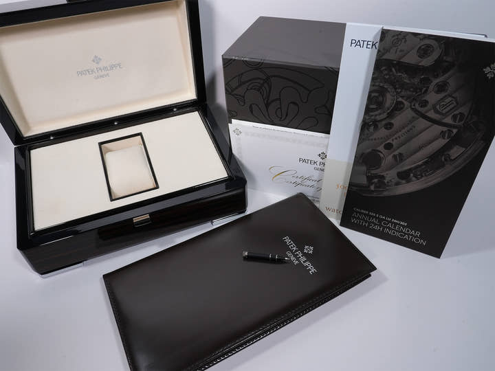 Patek Philippe Nautilus Annual Calendar Moon Phase Ref. 5726/1A-014 Stainless Steel Blue, Black Gradient Dial Excellent Condition rww7cm5q