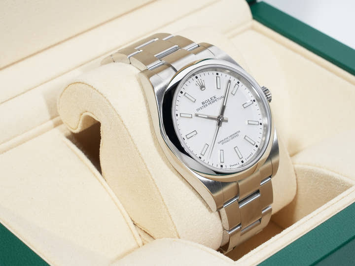 Rolex Oyster Perpetual 39 Ref. 114300 Stainless Steel White Dial Excellent Used Condition vouqv2rb