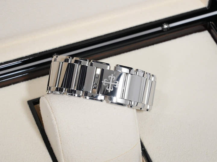 Patek Philippe Twenty-4 Ref.4910/1200A-011 Stainless Steel Olive Green Dial Used 4y78g2nn