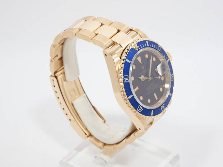Rolex Submariner Date Ref. 16808 Yellow Gold Blue Dial Pre-owned swcopyzn