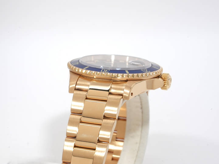 Rolex Submariner Date Ref. 16808 Yellow Gold Blue Dial Pre-owned swcopyzn