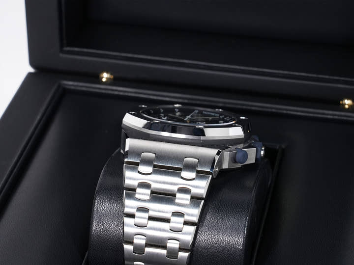 Audemars Piguet Royal Oak Offshore Chronograph Ref.26237ST.OO.1000ST.01 Stainless Steel Blue Dial Pre-owned 2ekzwz7k