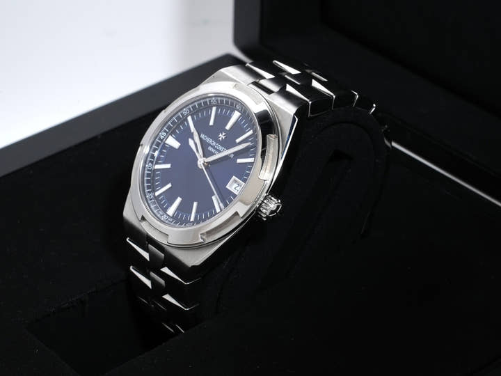ヴァシュロンコンスタンタン オーヴァーシーズ Ref.4500V/110A-B128 ステンレススチール ブルー文字盤 中古 f6vbkoii