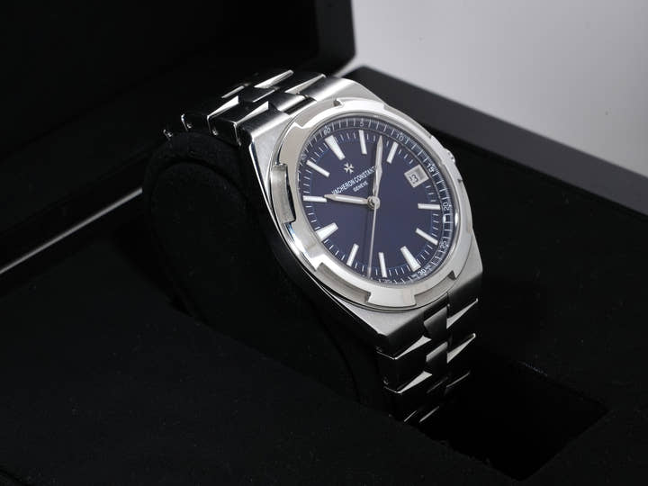 ヴァシュロンコンスタンタン オーヴァーシーズ Ref.4500V/110A-B128 ステンレススチール ブルー文字盤 中古 f6vbkoii