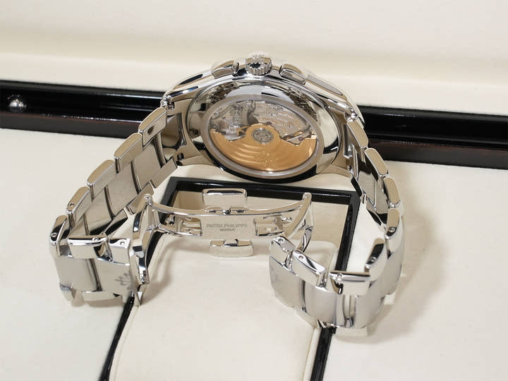 パテックフィリップ アニュアルカレンダー クロノグラフ Ref.5905/1A-001 ステンレススチール オリーブグリーン ソレイユ文字盤 未使用 kppiiezt