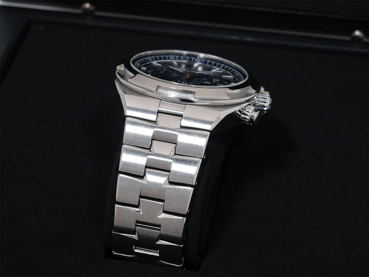 ヴァシュロンコンスタンタン オーヴァーシーズ クロノグラフ Ref.5500V/110A-B148 ステンレススチール ブルー文字盤 中古 mrv58zde